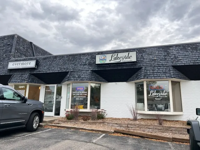 Lakeside Nails & Spa