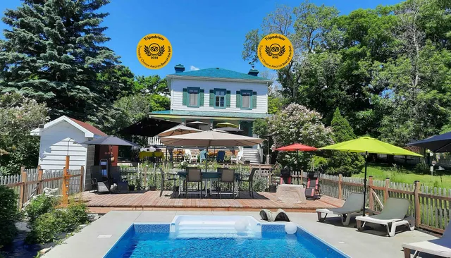 La Maison De l'Île d'Orléans | Hôtel particulier avec piscine, vue sur le fleuve et déjeuner découverte gastronomique
