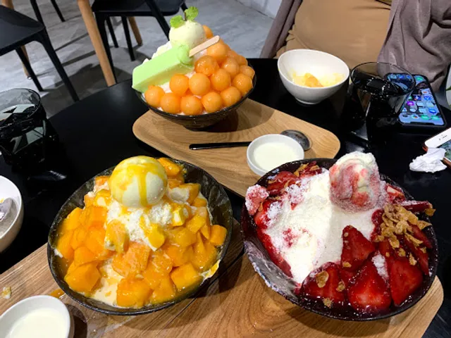 那間賣冰的咖啡店 Blue Lamp Cafe