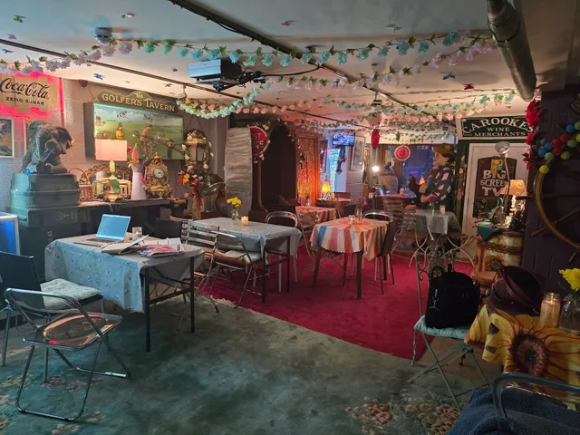 Nelly's Retro & Vintage