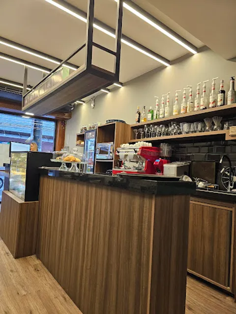 Tronador Empanadas e Café