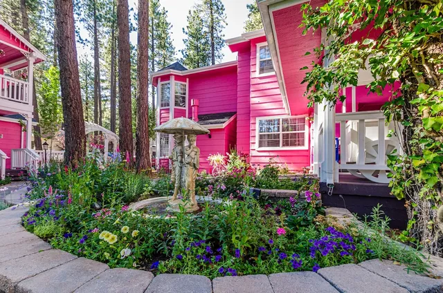 Apples Bed & Breakfast Inn