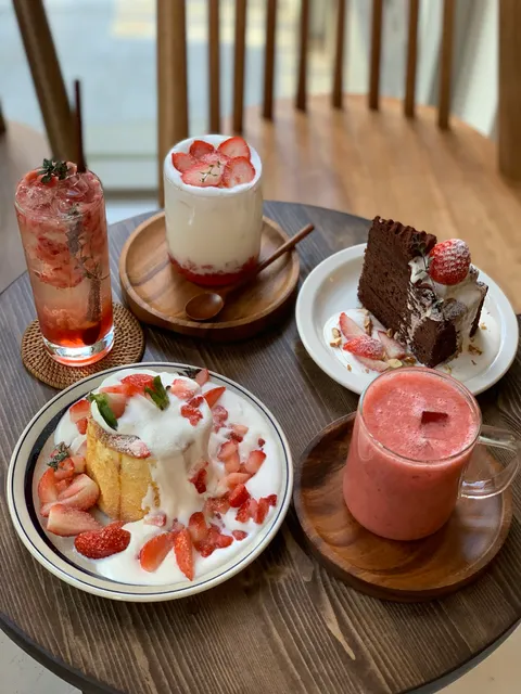 4:4 Four Seasons Quarter Cafe