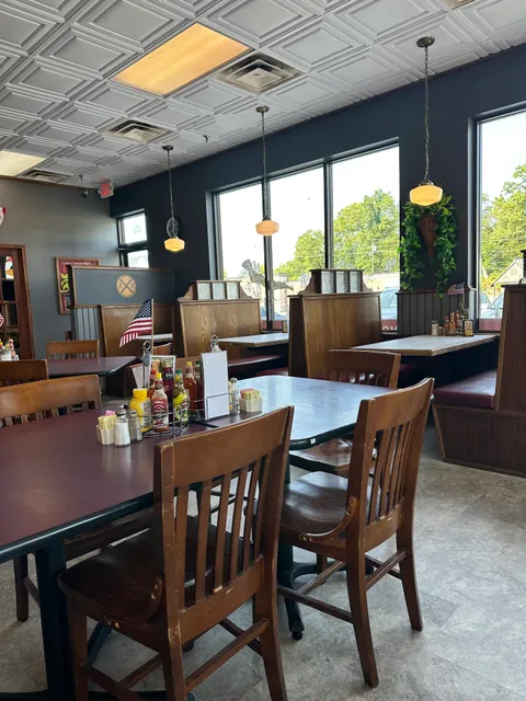 Union Station Deli & The Club Car Pub