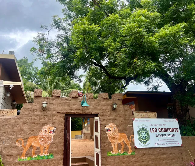 Leo Comforts River Side