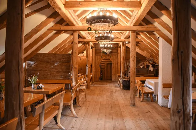 Karczma w Straconce - kuchnia myśliwska / restauracja / bar