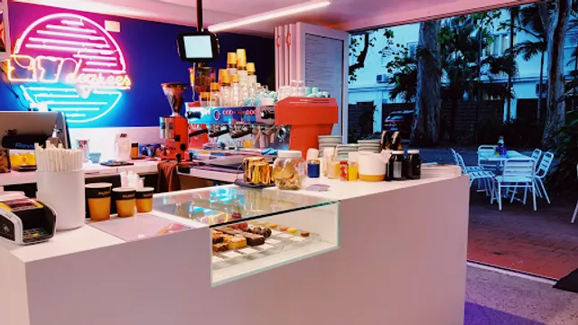 27 Degrees Palm Cove