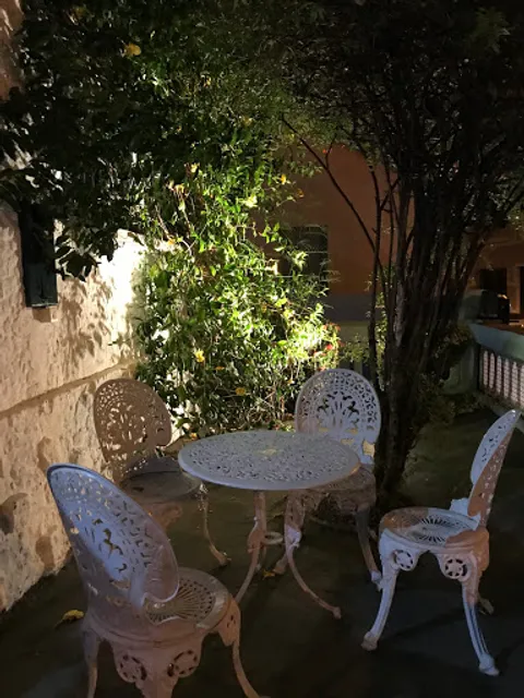 O Chapeleiro Café e Sebo