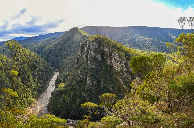 Alum Cliffs/ Tulampanga lookout