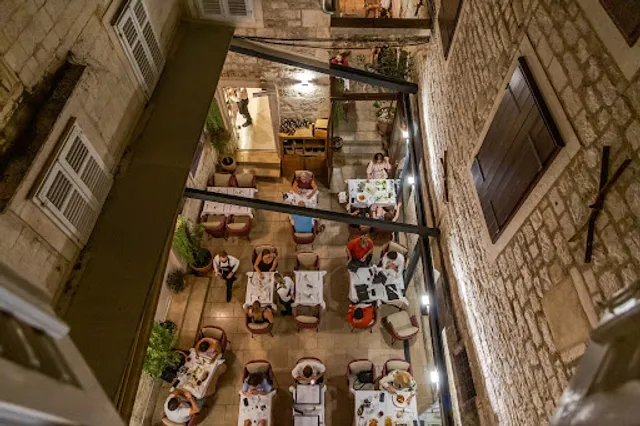 LAGANINI seafood • pasta • steak