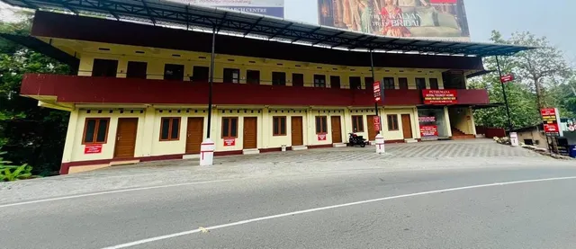 Puthumana Royal Tourist Home Rooms Thodupuzha Lodge Tourist Home.
