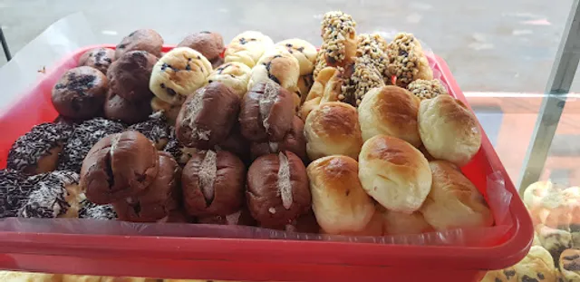 Roti Unyil - Venus Bakery, Pasar Anyar