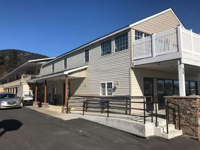 Howard Johnson by Wyndham Lake George