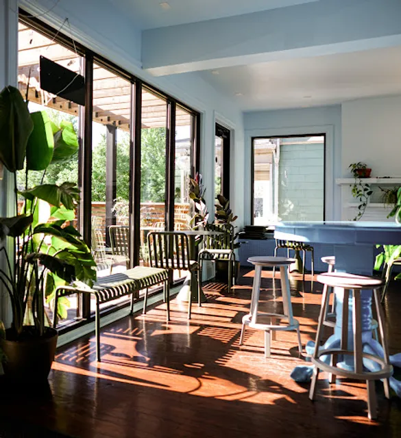 Tipico Coffee & Cafe