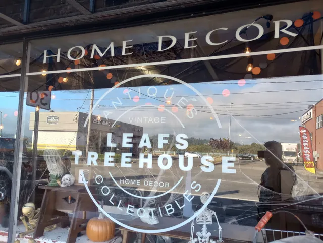 Leaf's Treehouse Mini-Mall