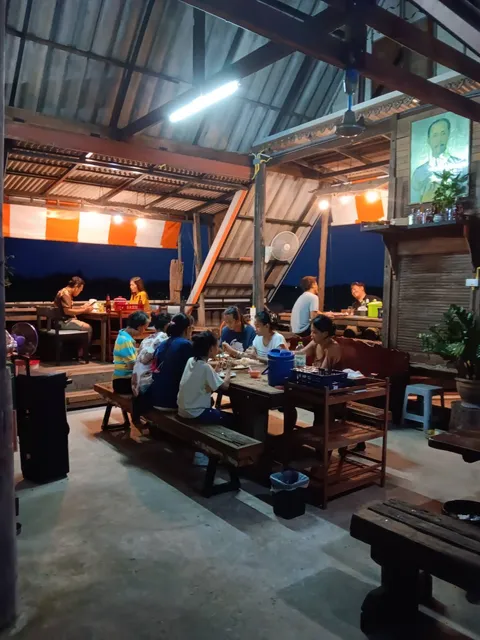 ร้านอาหารบ้านสวนใบเงิน