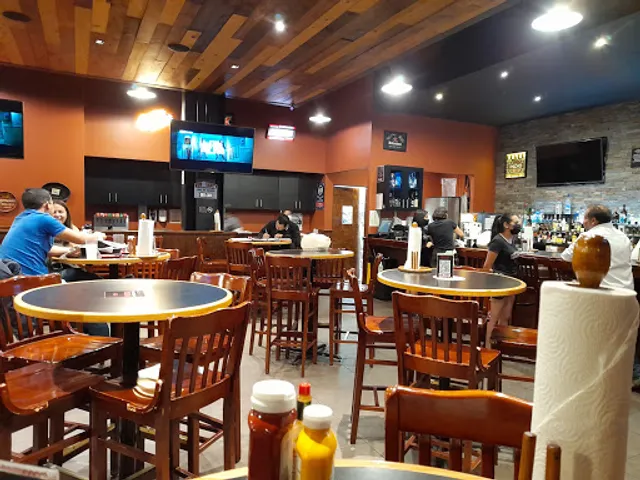 Wing Daddy's Uptown Juriquilla