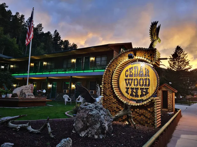Cedar Wood Inn