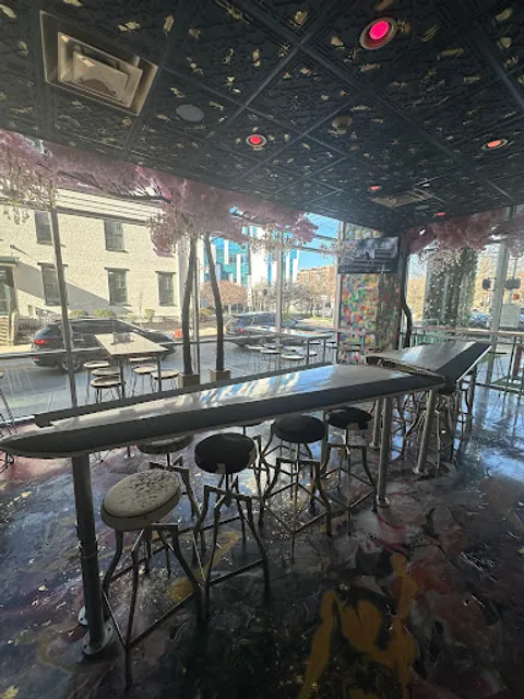 dEcORa Eatery & Drinkery