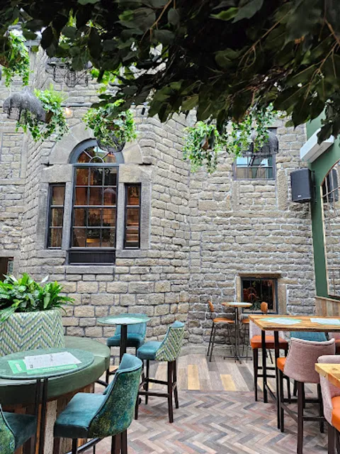 Treehouse Bar and Kitchen