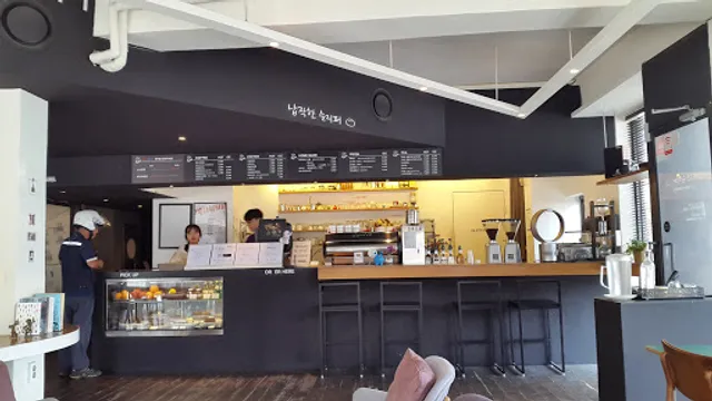 집앤납작한슬리퍼