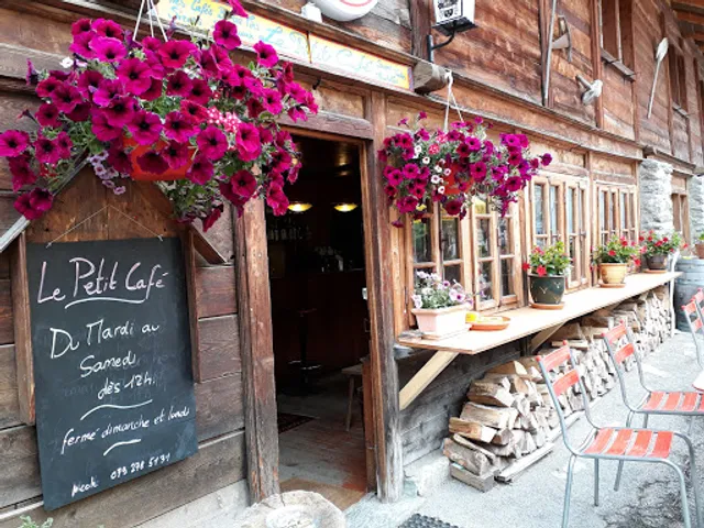 Le Petit-Café