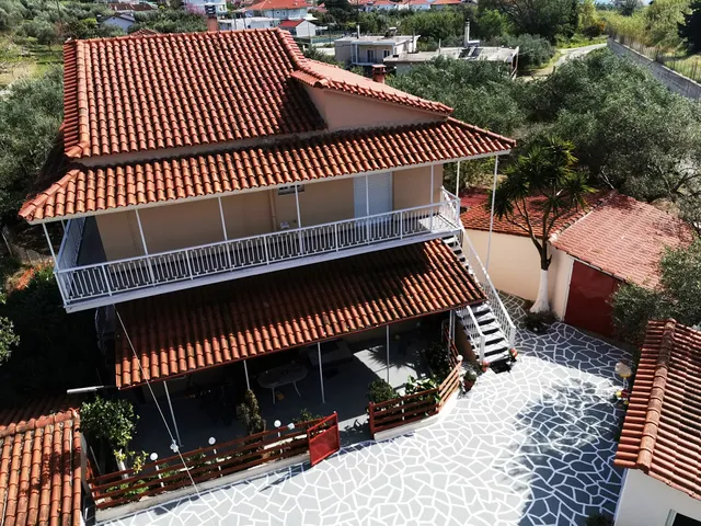 Nikitas Apartment & Suites