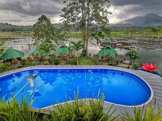 Sunrise Garden Lake Resort