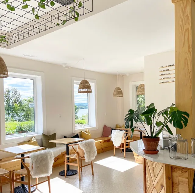 Oh-el-la Cafe Calabogie