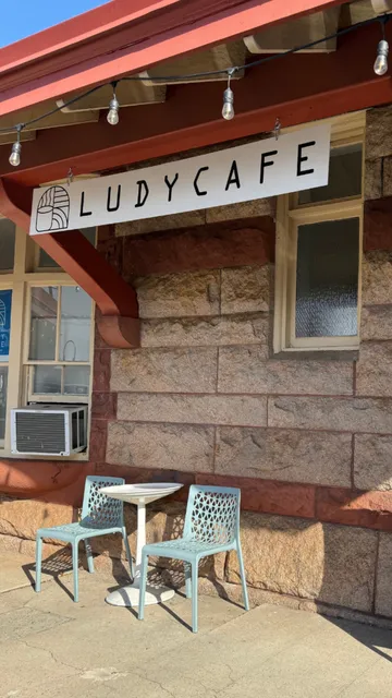 Ludy Cafe