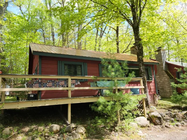 Drake's Lakeside Cabins