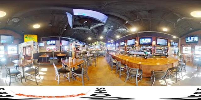 Shoppers Pub + Eatery