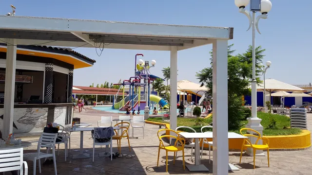 Trocadero Resort Park : Café Restaurant & Piscine