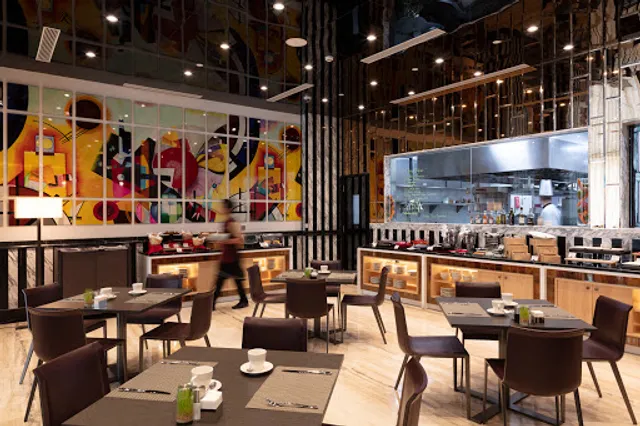 Le Café Restaurant & Bar