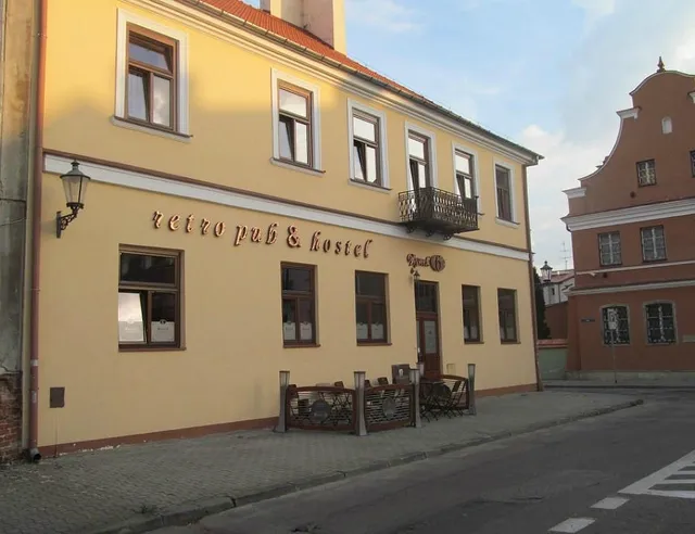 Hostel & Retro Pub
