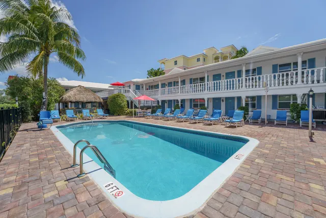 Carriage House Resort Motel