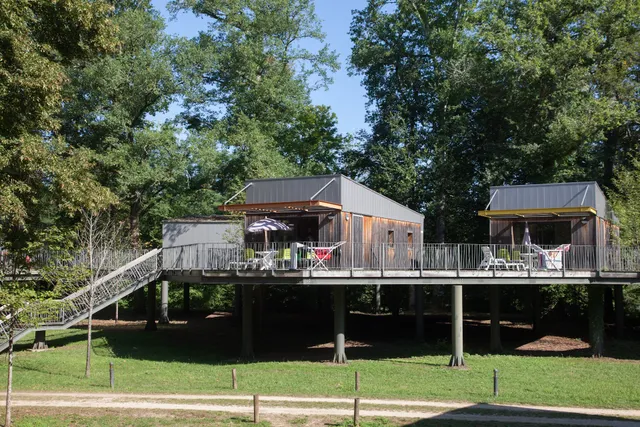 La Riviera Limousine (by Popinns)