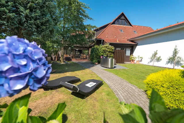 Hotel & Apartments Tiek