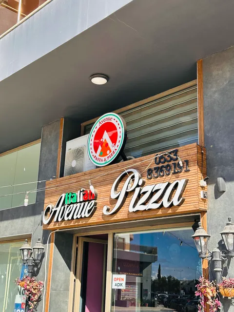 Avenue Pizza