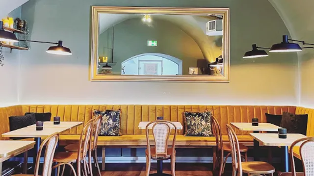 K hofacht - Deli Kitchen & Bar