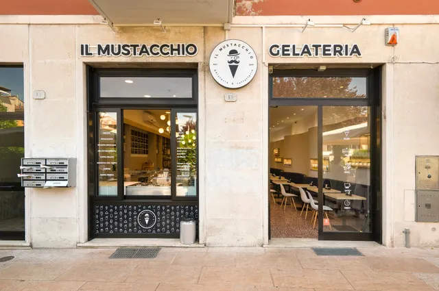 Il Mustacchio - Square