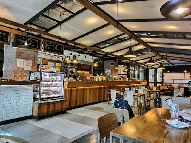 CASA LAPIN x Ratchathewi (Evergreen Hotel)