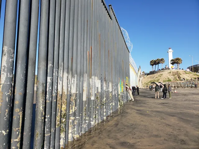 US/Mexico Beach Border