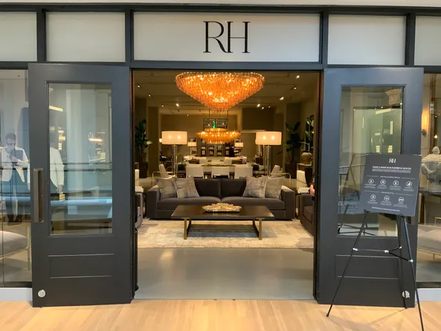 RH St. Louis | The Gallery at Plaza Frontenac