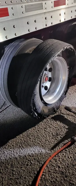 Gari's G2 Truck Tire Road Service 24hr