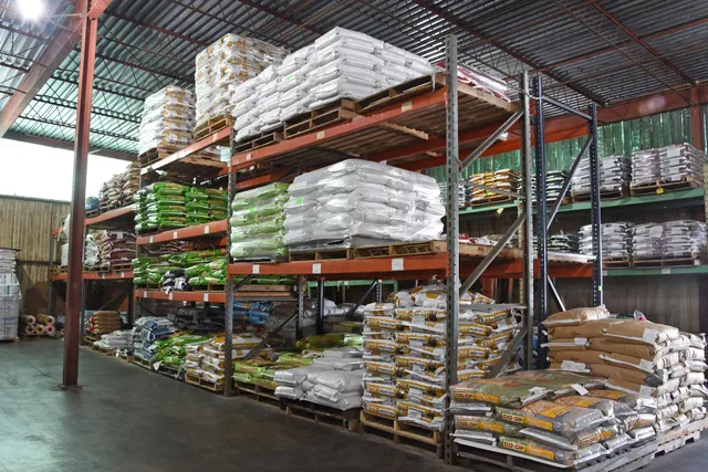 De Kalb's Farmers Co-Op