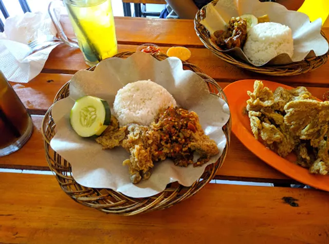 Ayam Goreng Nelongso
