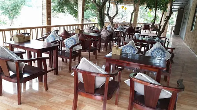 Trang an Riverside garden restaurant