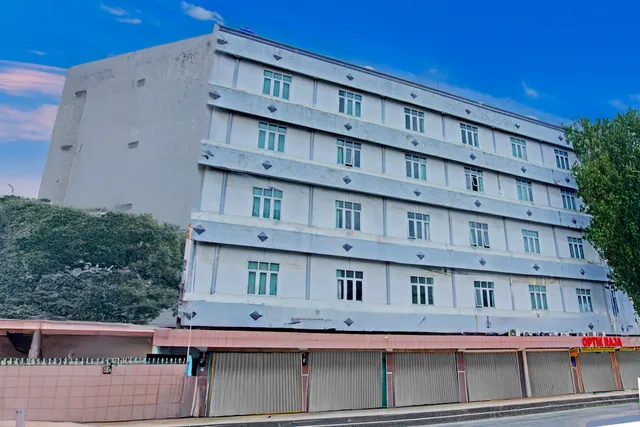 Townhouse Oak Azzura Hotel