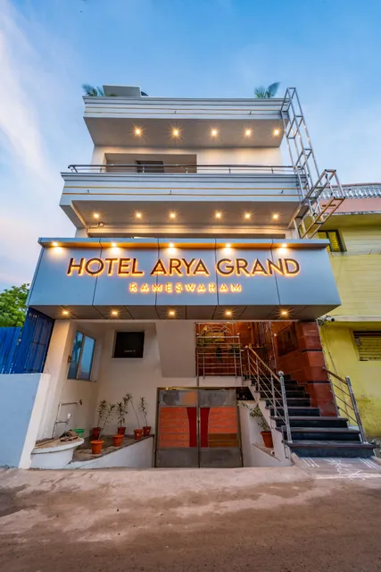 Hotel Arya Grand